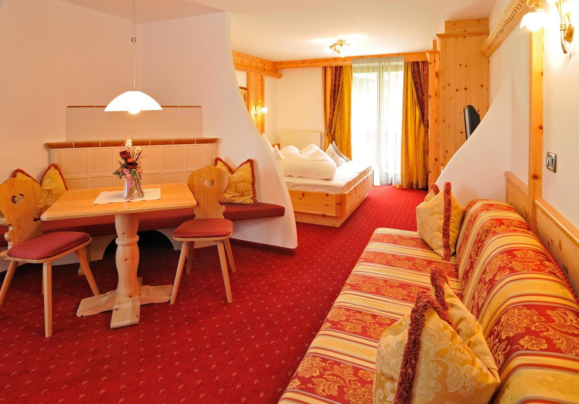 Garni Hotel Iris 塞尔瓦迪加尔代纳山谷 外观 照片