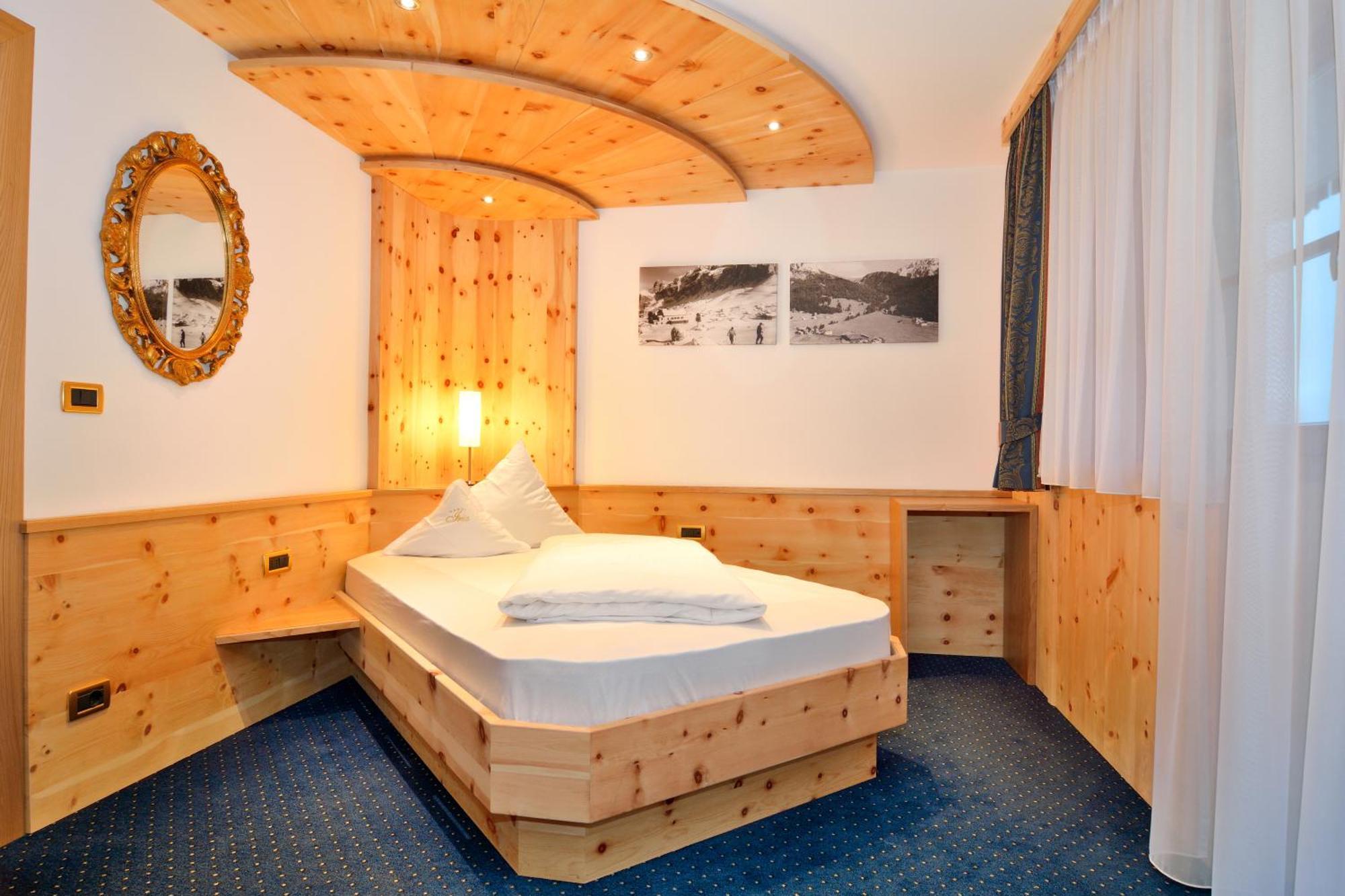 Garni Hotel Iris 塞尔瓦迪加尔代纳山谷 外观 照片