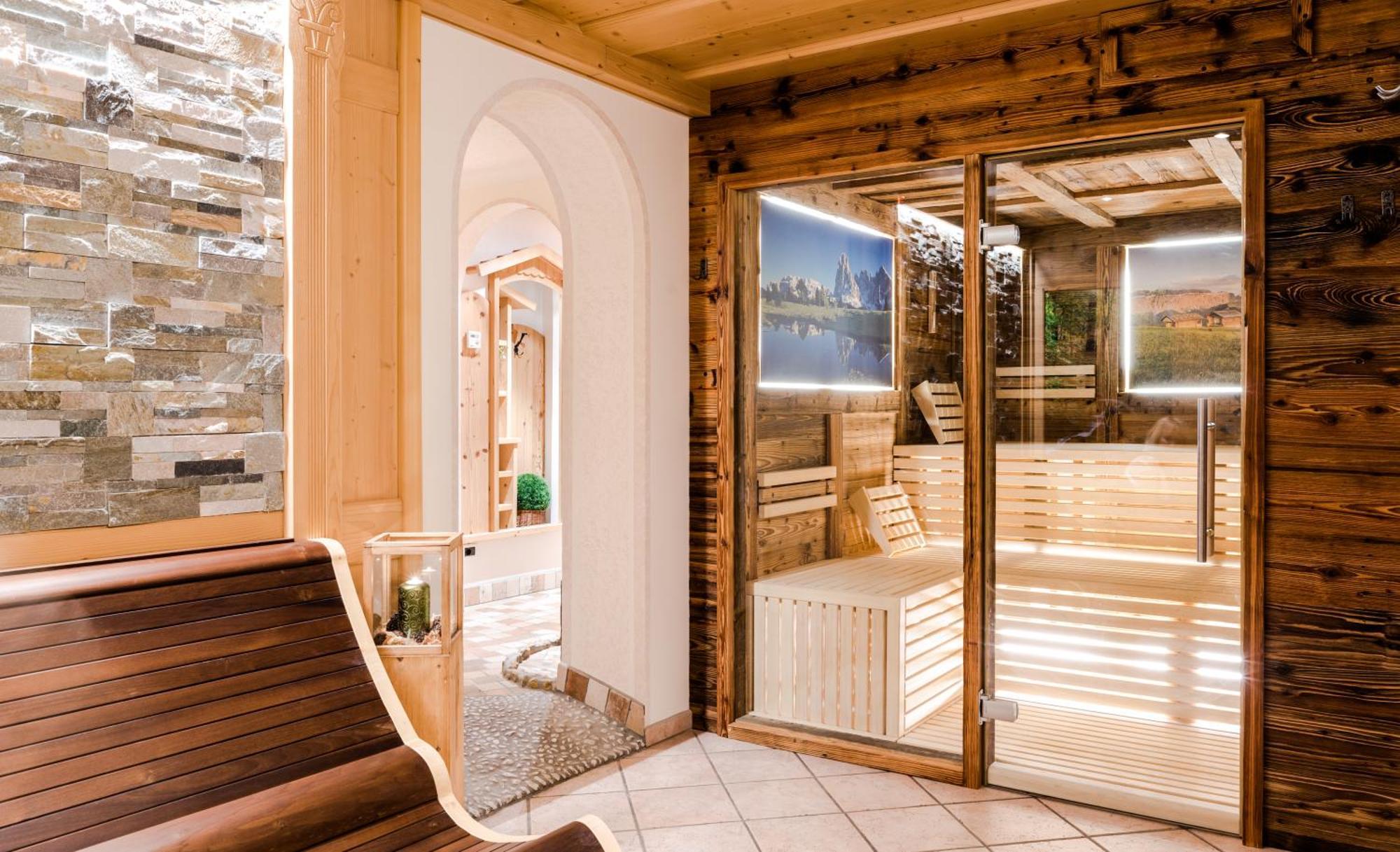 Garni Hotel Iris 塞尔瓦迪加尔代纳山谷 外观 照片