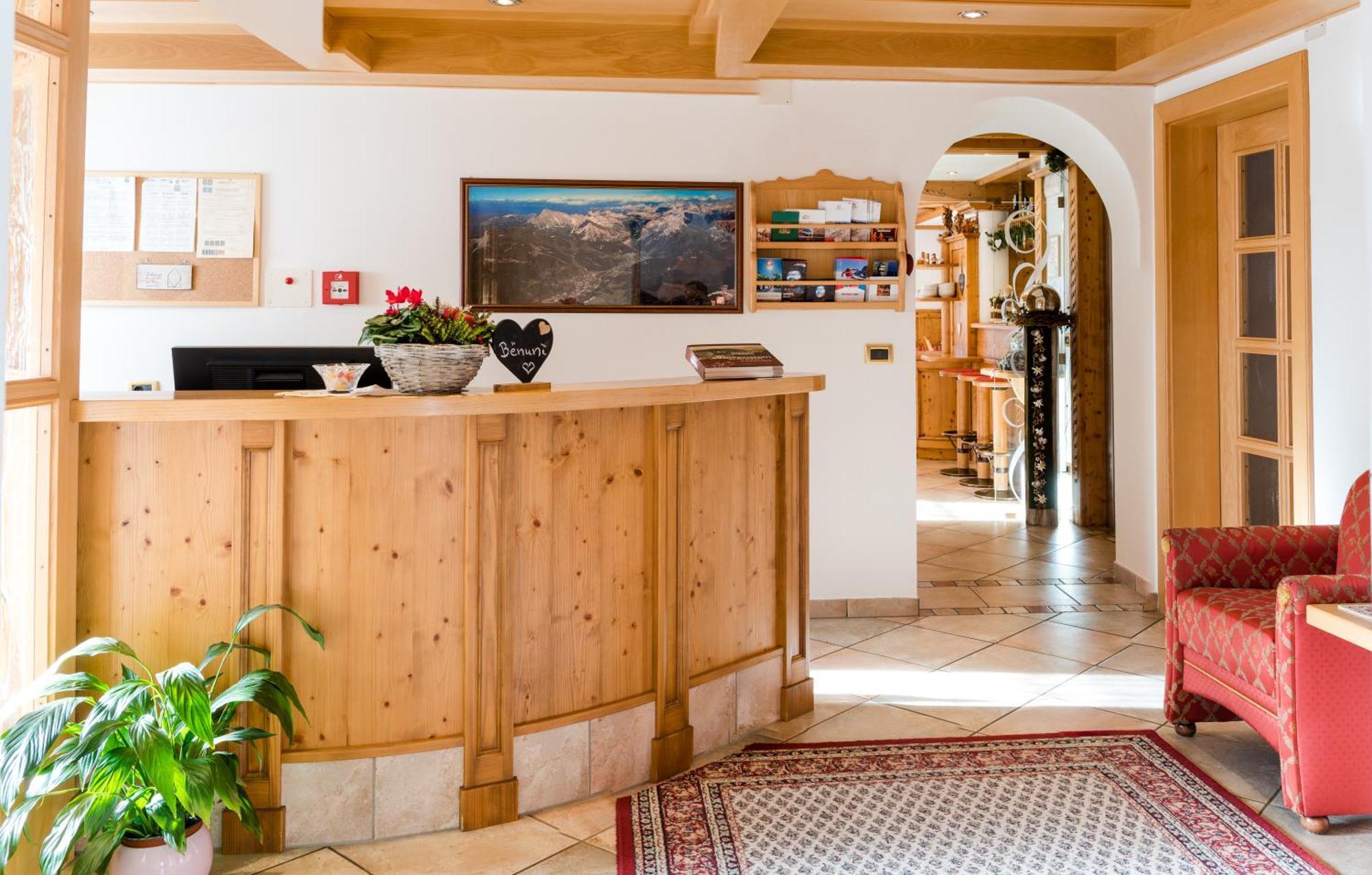 Garni Hotel Iris 塞尔瓦迪加尔代纳山谷 外观 照片