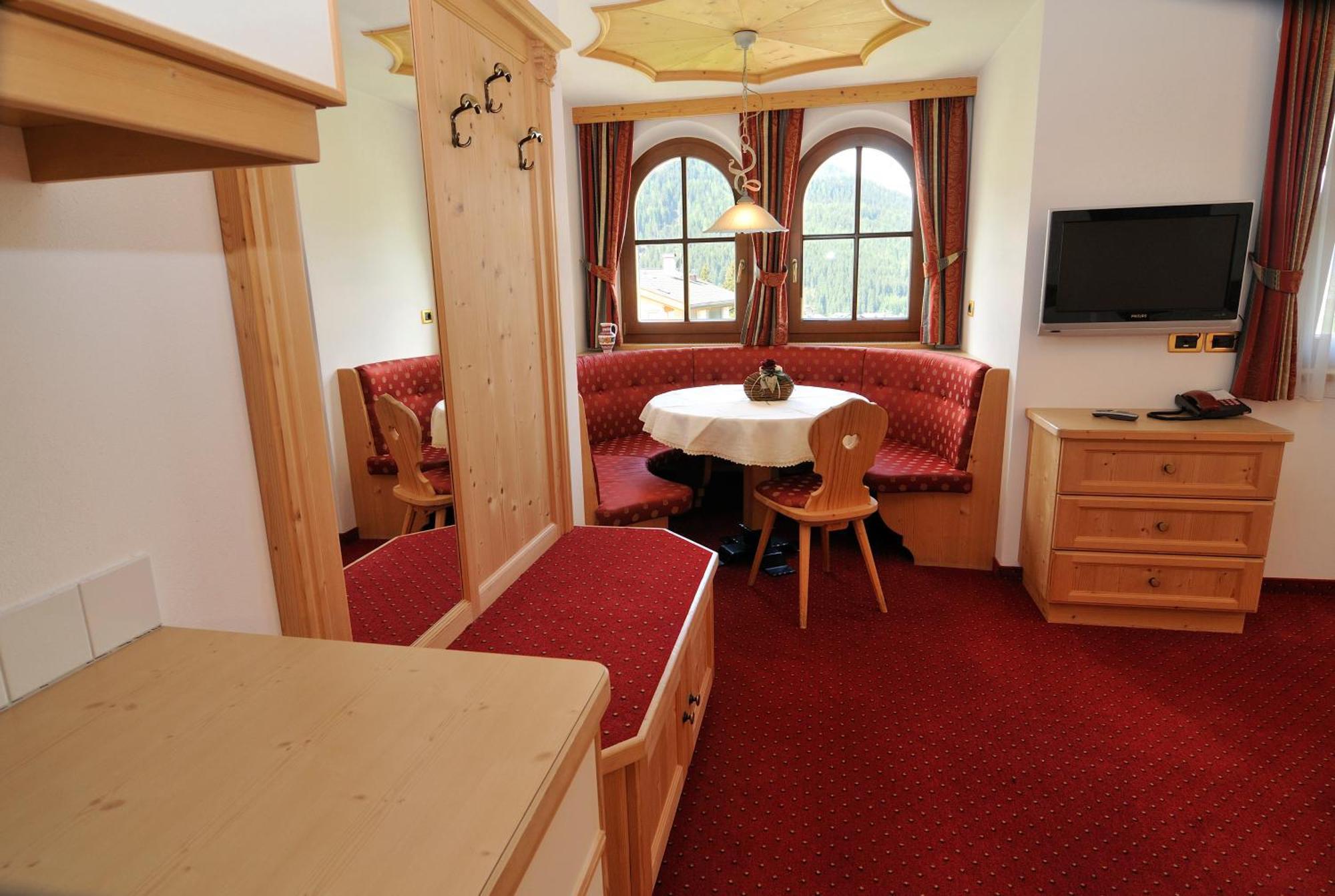 Garni Hotel Iris 塞尔瓦迪加尔代纳山谷 外观 照片