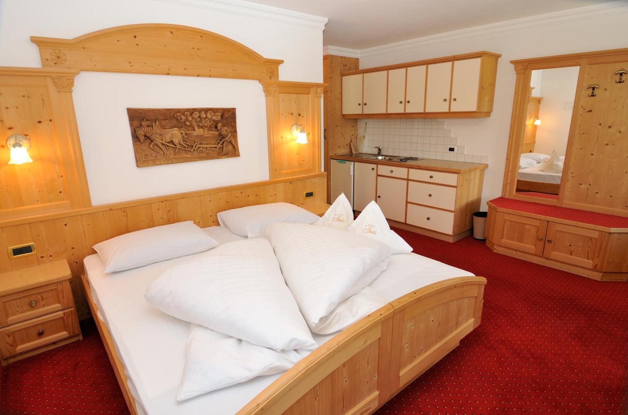 Garni Hotel Iris 塞尔瓦迪加尔代纳山谷 外观 照片