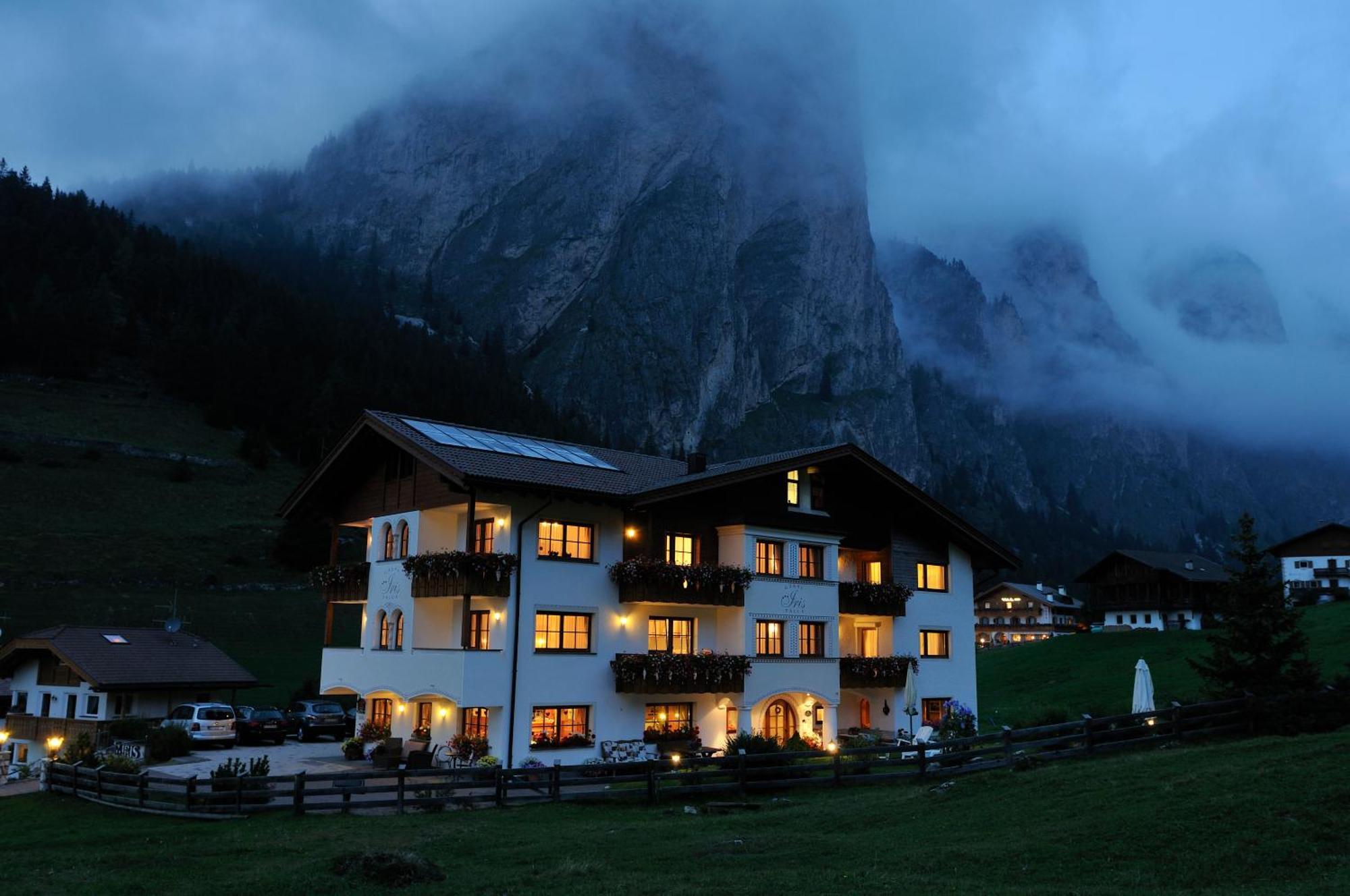 Garni Hotel Iris 塞尔瓦迪加尔代纳山谷 外观 照片