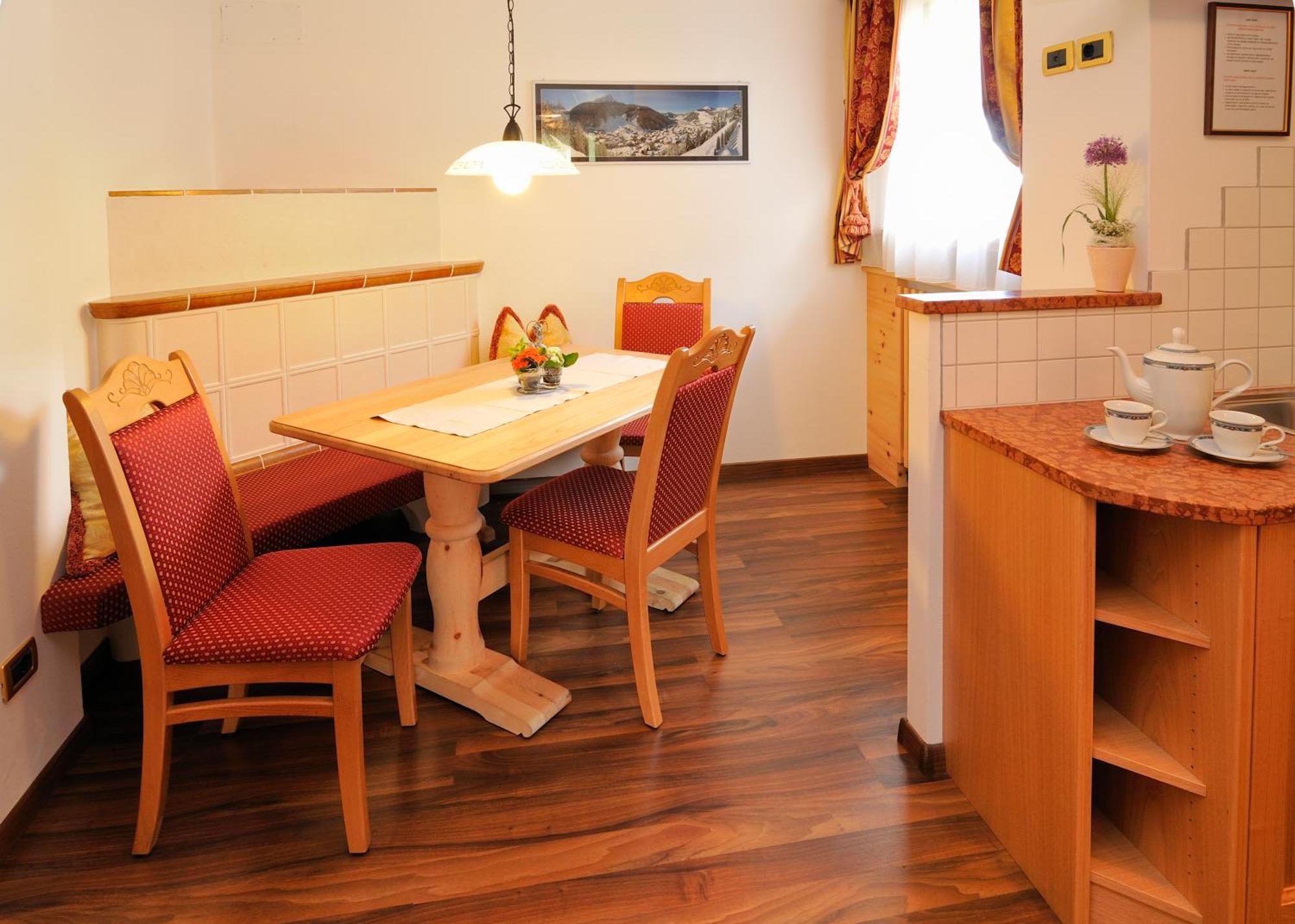 Garni Hotel Iris 塞尔瓦迪加尔代纳山谷 外观 照片