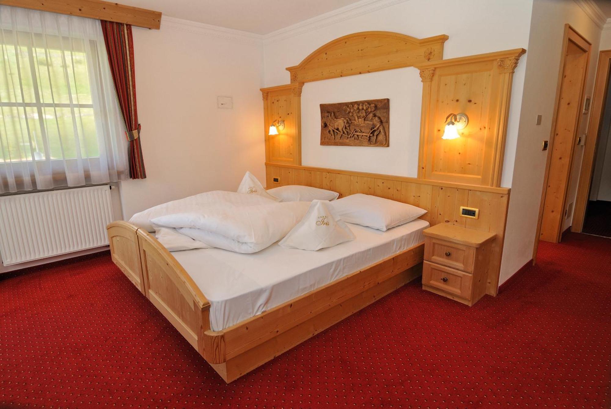 Garni Hotel Iris 塞尔瓦迪加尔代纳山谷 外观 照片